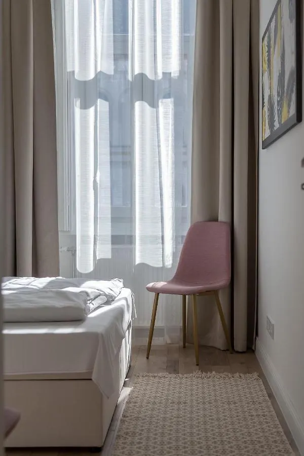 Apartamento Downtown Elegance By Great Market Hall - 2 Bedrooms, 1 Living Room, 2 Bathrooms, Free Airconditioner, Free Italien Coffee Budapest Hungría