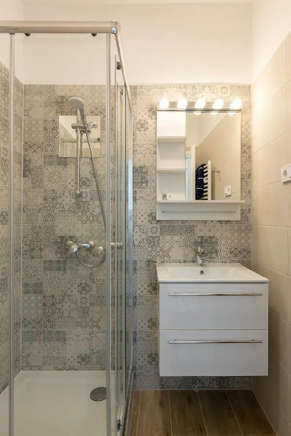 Apartamento Downtown Elegance By Great Market Hall - 2 Bedrooms, 1 Living Room, 2 Bathrooms, Free Airconditioner, Free Italien Coffee Budapest Hungría