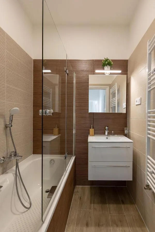 Downtown Elegance By Great Market Hall - 2 Bedrooms, 1 Living Room, 2 Bathrooms, Free Airconditioner, Free Italien Coffee Budapest 0*,